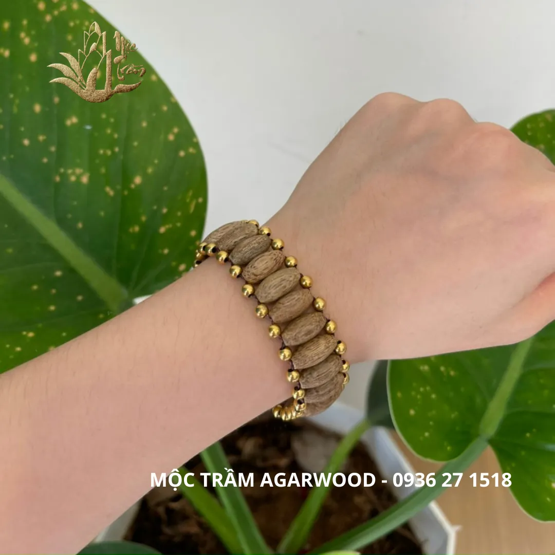 Vietnamese Kien Toc Agarwood Bracelet – Luxury Watch-Style Oud Bracelet with Gold-Plated Beads